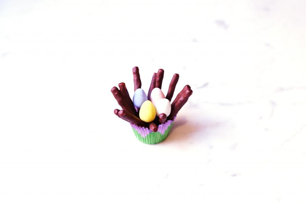 Chocolate-pretzel-easter-nests-mini-eggs.jpg