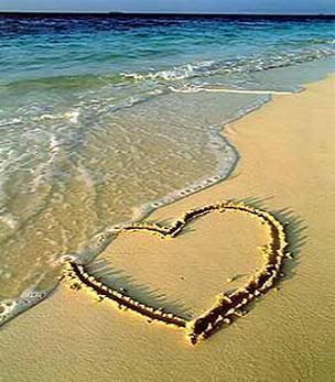 heart on the beach photo: Heart on beach beachlovesand.jpg