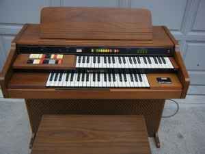 Hammond Spinet Organ