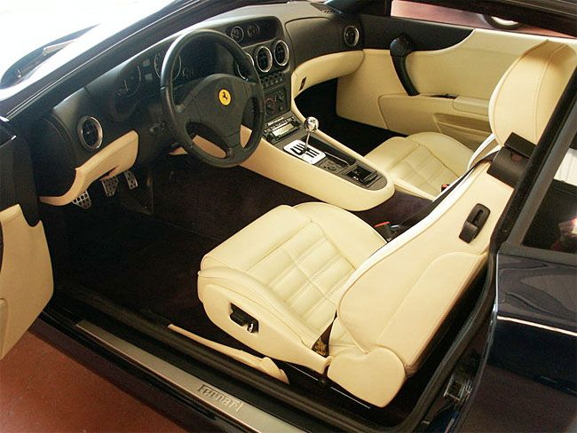 Interieur-crema-Ferrari-550-Maranello-Bl
