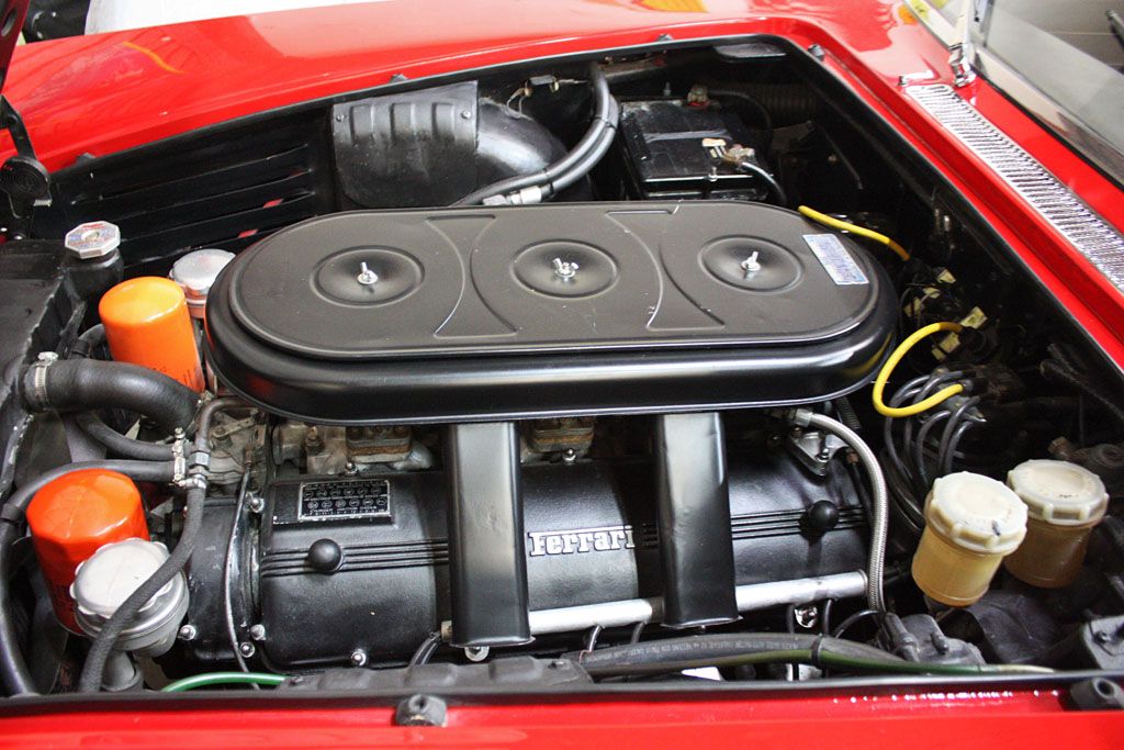 Moteur-ferrari-330-GTC_zpse21d77d4.jpg
