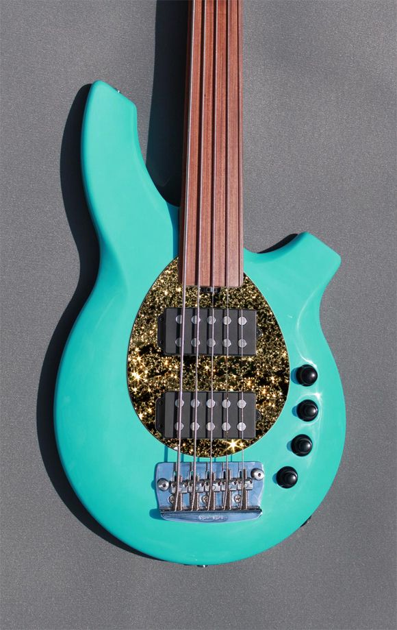 BillyBassmintbodywithBlackGoldBeaded.jpg