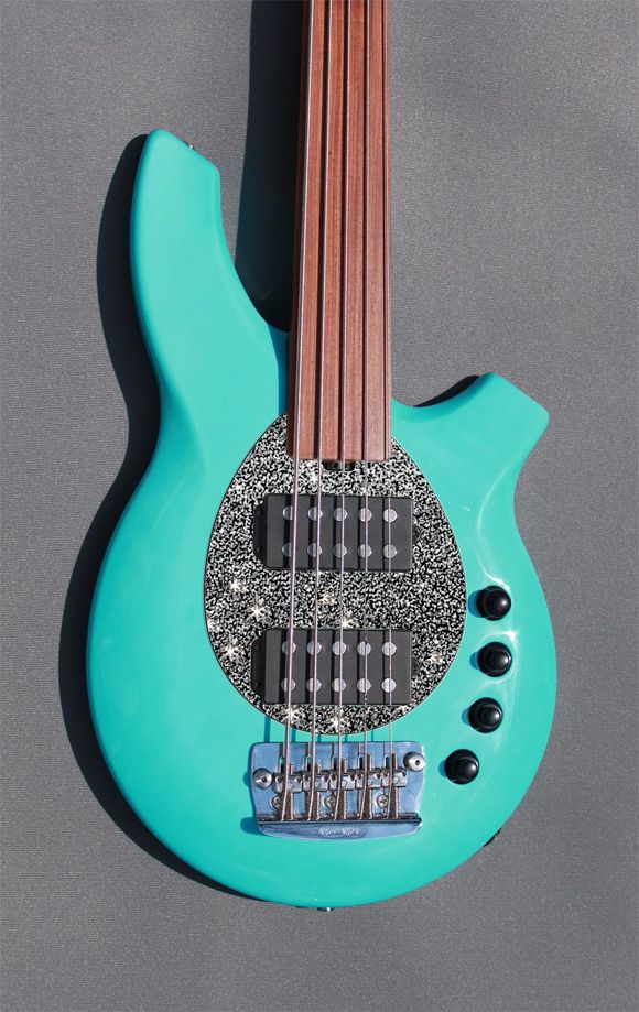 BillyBassmintbodywithBlackSilverBeaded.jpg