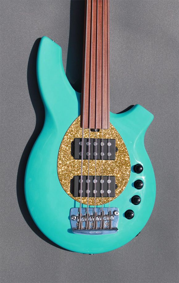 BillyBassmintbodywithGoldsparkle.jpg